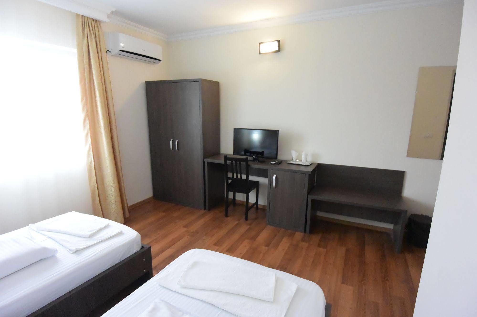 Hotel Arizona Тимишоара Экстерьер фото