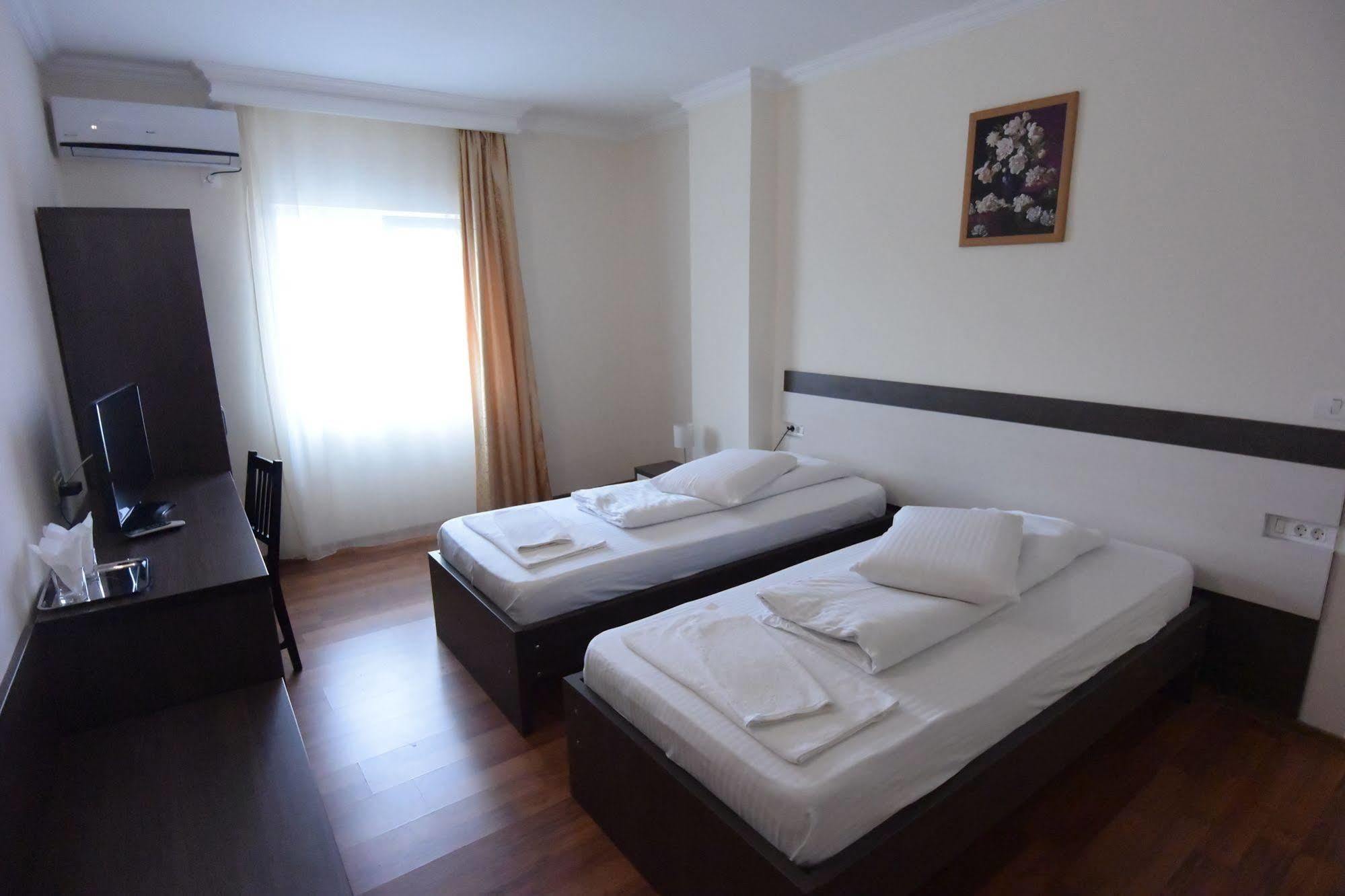 Hotel Arizona Тимишоара Экстерьер фото